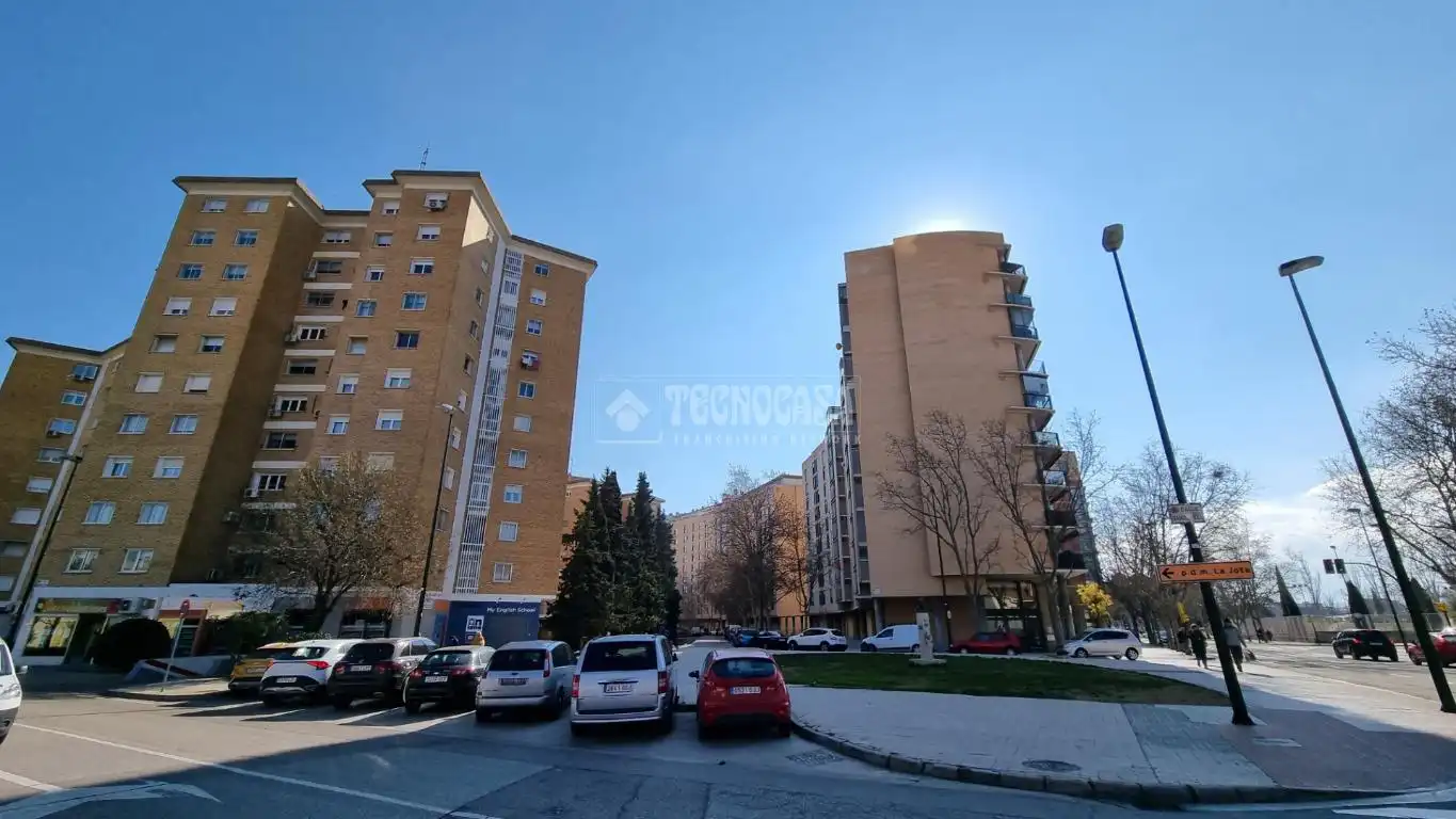 Vista exterior de Garatge en venda en Zaragoza