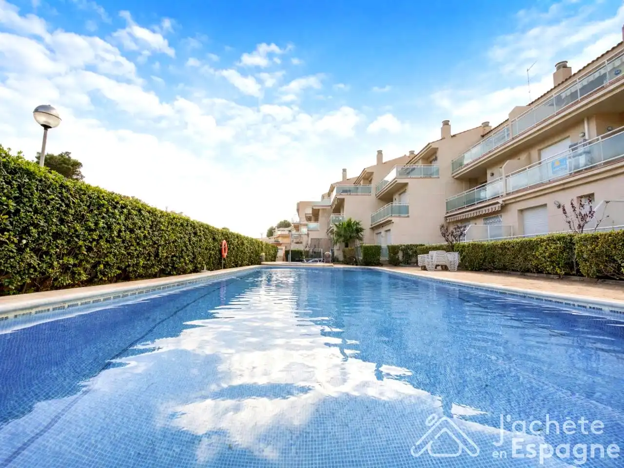 Piscina de Ático en venta en Vandellòs i l'Hospitalet de l'Infant con Aire acondicionado, Terraza y Amueblado