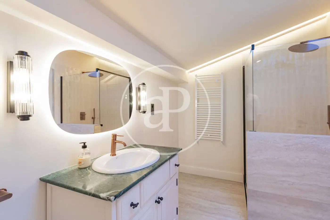 Bathroom of Houses for rent in Madrid  with Air Conditioner, Heating and Private garden