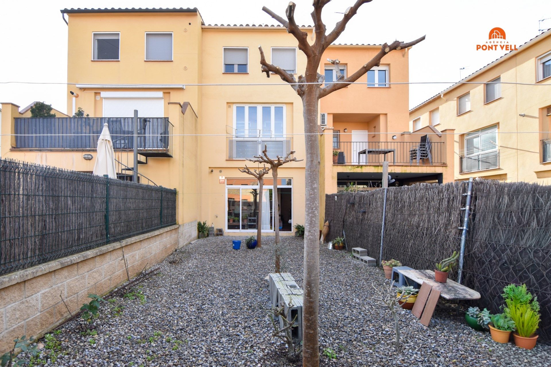 Exterior view of Single-family semi-detached for sale in La Bisbal d'Empordà  with Heating, Terrace and Storage room