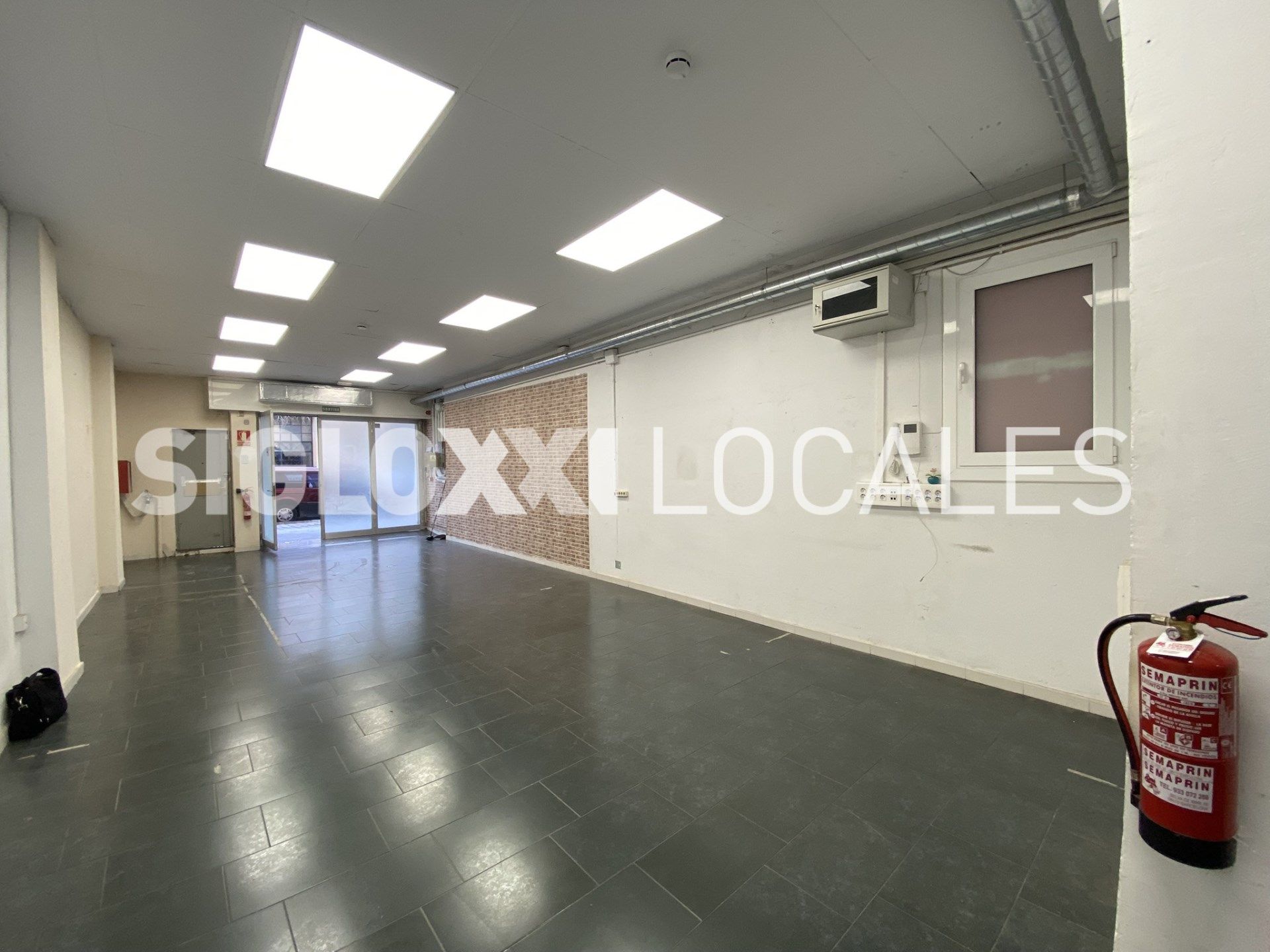 Local de lloguer en  Barcelona Capital amb Aire condicionat i Moblat