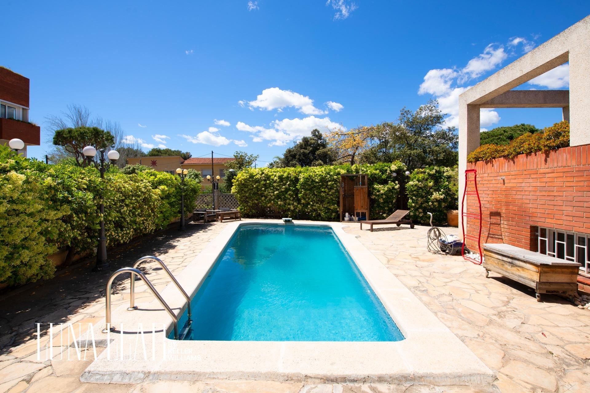 Garten von Einfamilien-Reihenhaus miete in Castelldefels mit Privatgarten und Gemeinschaftspool