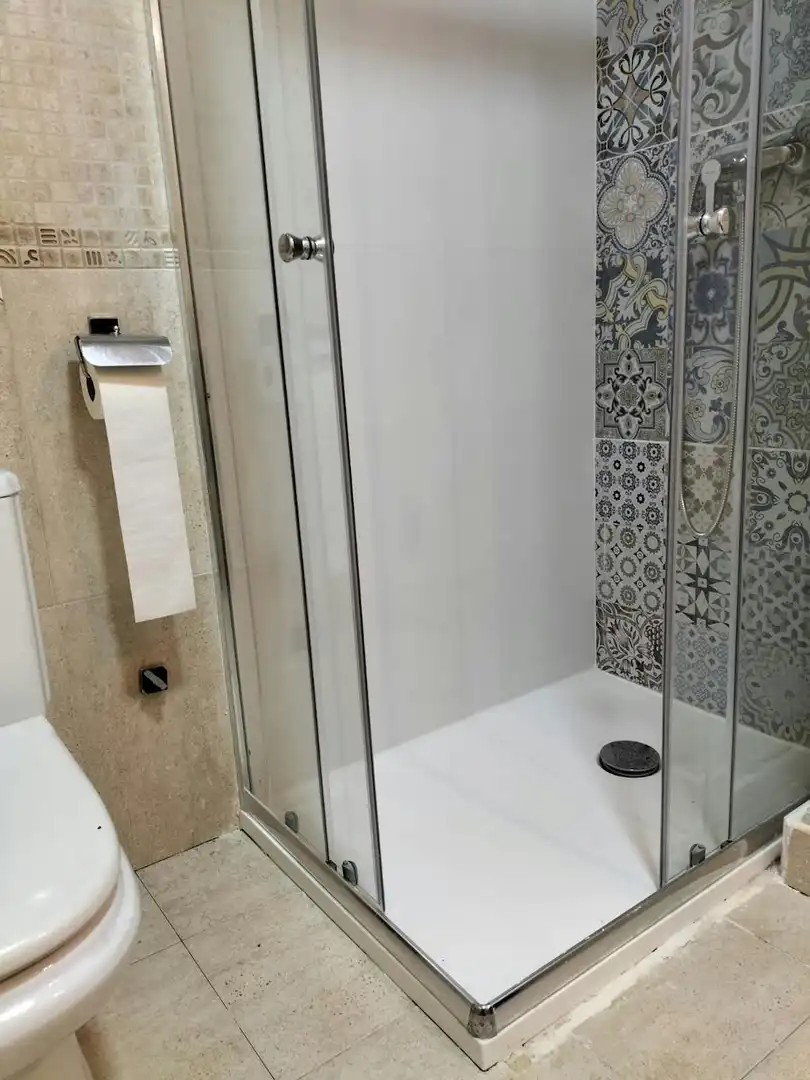 Baño de Piso para compartir en Valencia con Calefacción, Amueblado y Lavadora