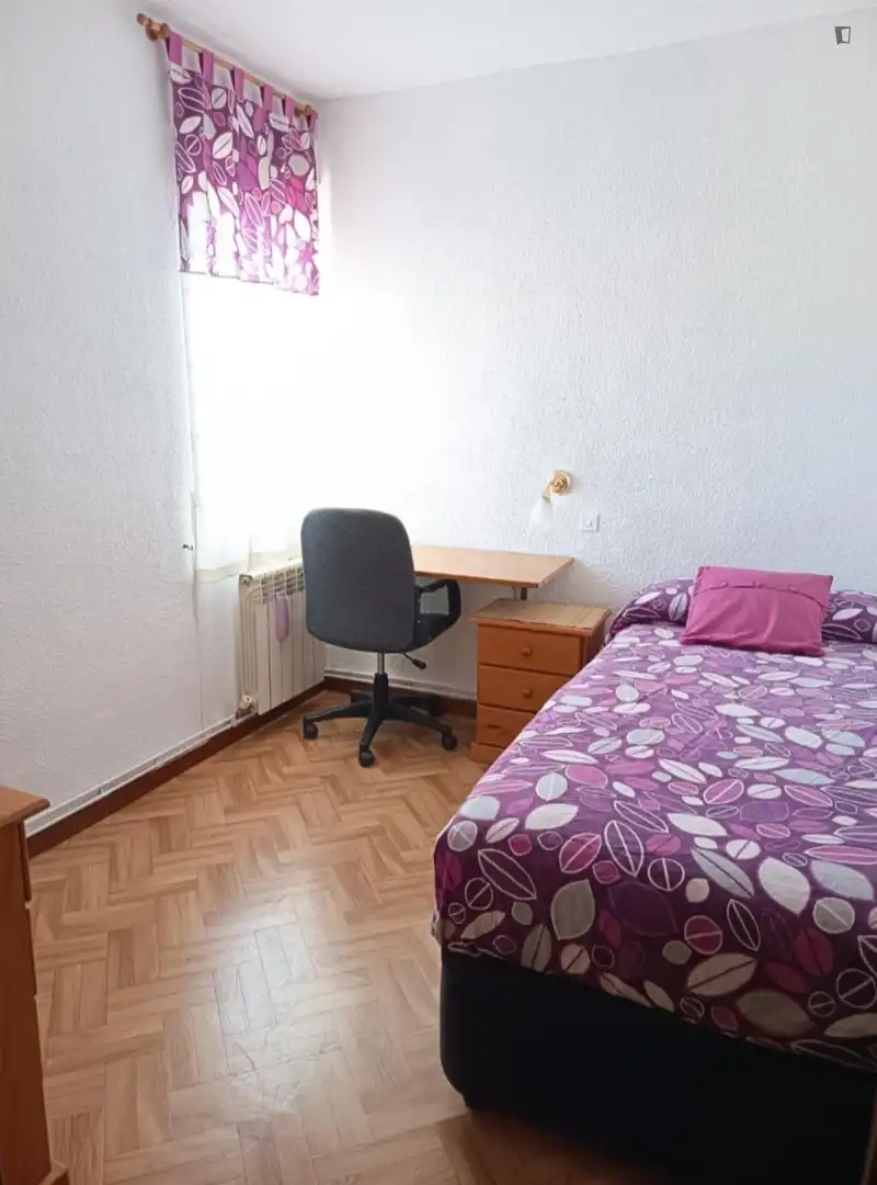 Habitación de Apartamento para compartir en Madrid con Aire acondicionado, Calefacción y Amueblado