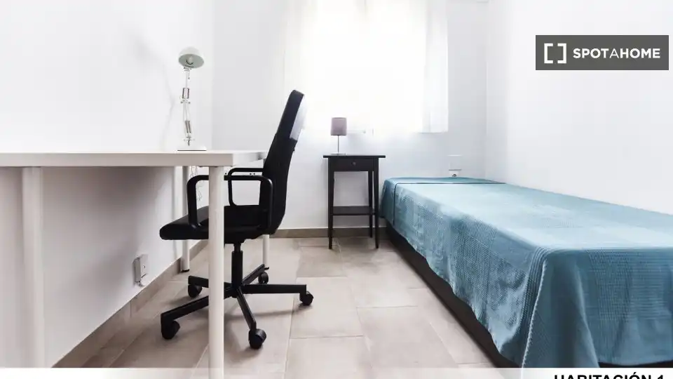 Room in Barrio León