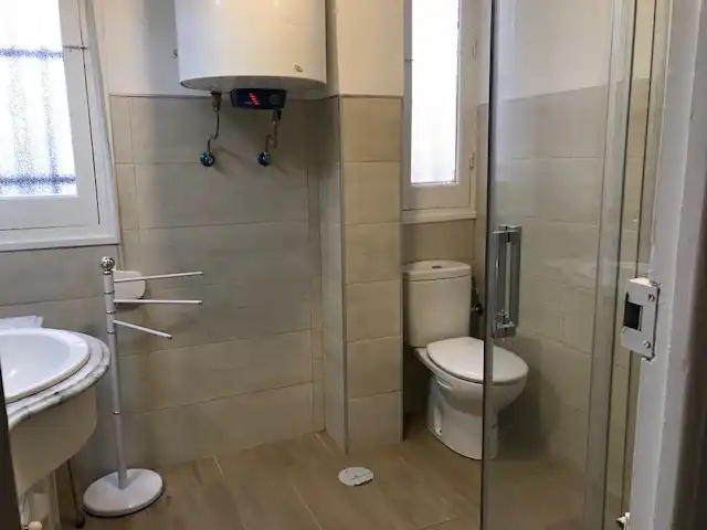 Bathroom of Flat for rent in Madrid  with Heating, Furnished and Oven