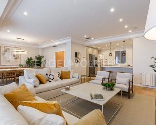 Sala d'estar de Apartament de lloguer en  Valencia Capital amb Aire condicionat i Balcó