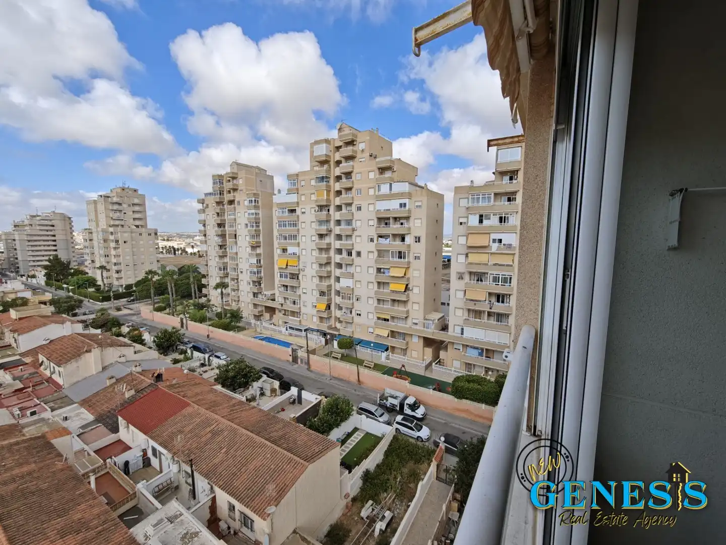 Vista exterior de Apartament en venda en Torrevieja amb Moblat, Rentadora i Balcó