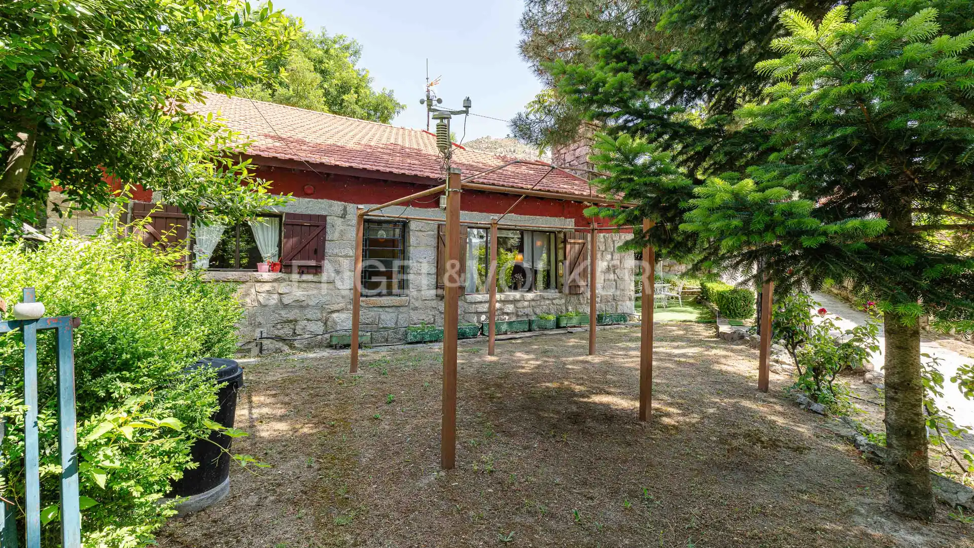 Garden of Houses for sale in Collado Mediano  with Heating and Private garden