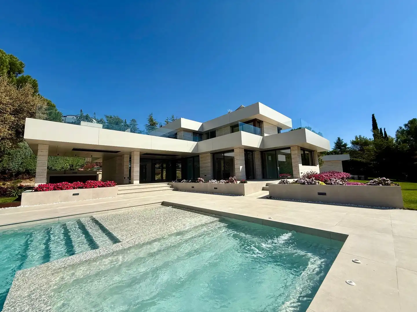 Vista exterior de Casa o xalet en venda en Boadilla del Monte amb Calefacció i Jardí privat
