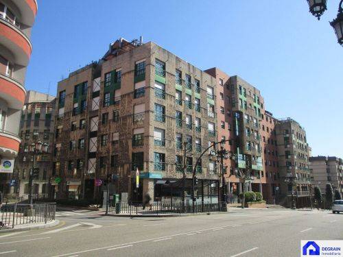 Local comercial en Venta en Calle del Cardenal Cienfuegos en Auditorio - Seminario - Parque de Invierno