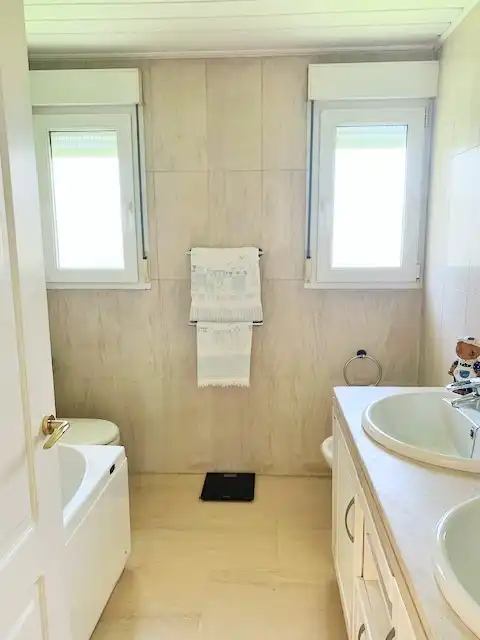 Baño de Casa o chalet en venta en Aranjuez con Aire acondicionado, Calefacción y Jardín privado
