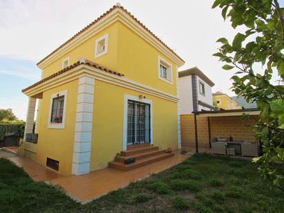 Vista exterior de Casa o xalet en venda en Alhaurín de la Torre amb Aire condicionat, Calefacció i Jardí privat