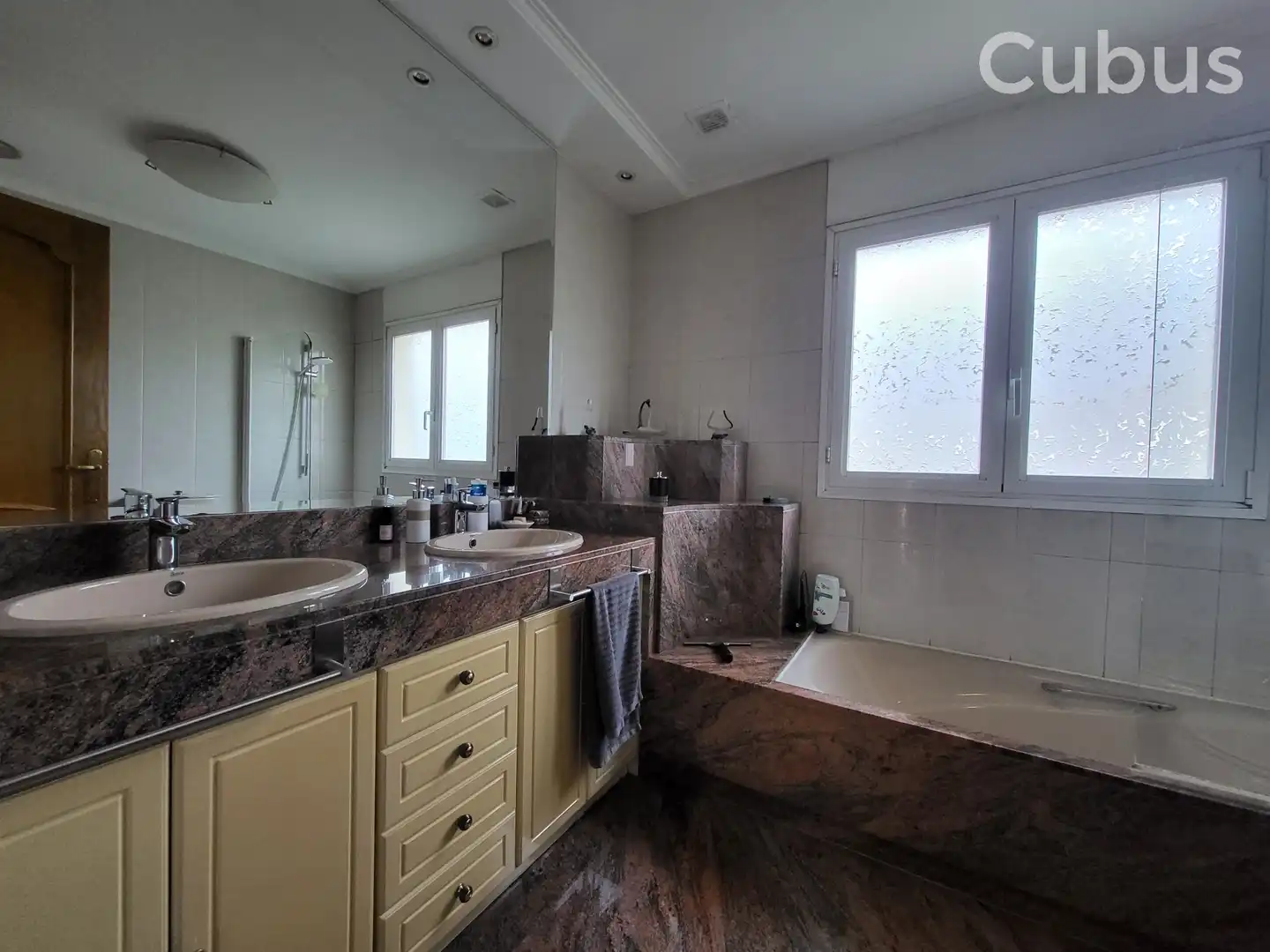 Bathroom of Houses for sale in Olot  with Air Conditioner, Heating and Terrace