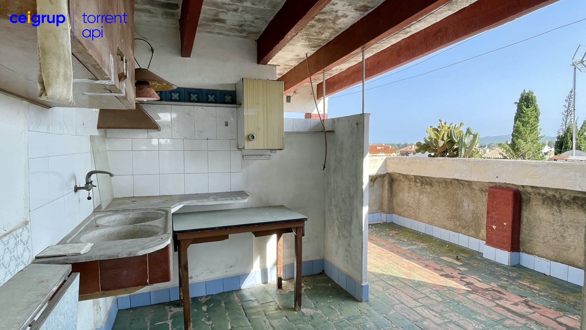 Cuina de Casa adosada en venda en Torroella de Montgrí amb Terrassa, Moblat i Balcó