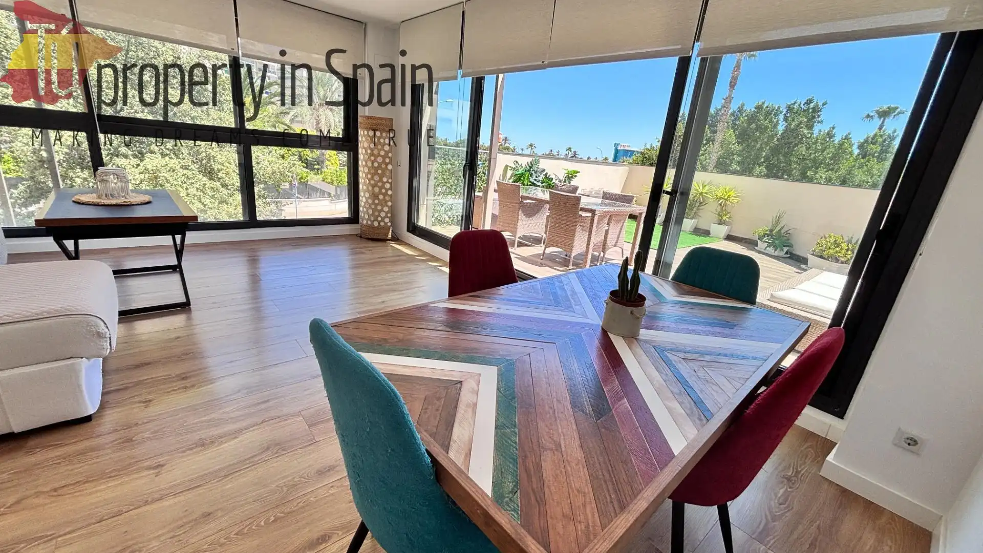 Comedor de Piso para compartir en Alicante / Alacant con Terraza, Amueblado y Piscina comunitaria