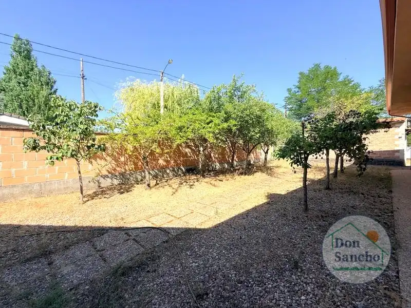 Casa o xalet en venda en Viana de Cega amb Calefacció, Terrassa i Traster