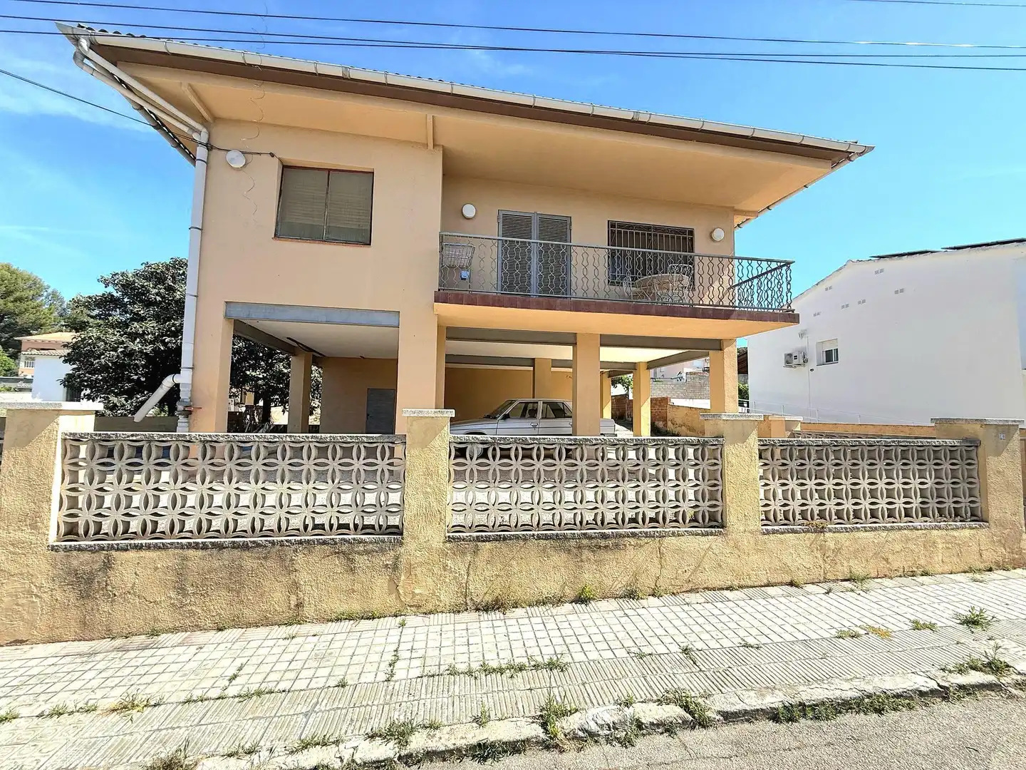 Außenansicht von Haus oder Chalet zum Verkauf in Sant Jaume dels Domenys mit Privatgarten, Terrasse und Schwimmbad
