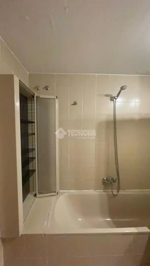 Bathroom of Flat for rent in Madrid  with Air Conditioner