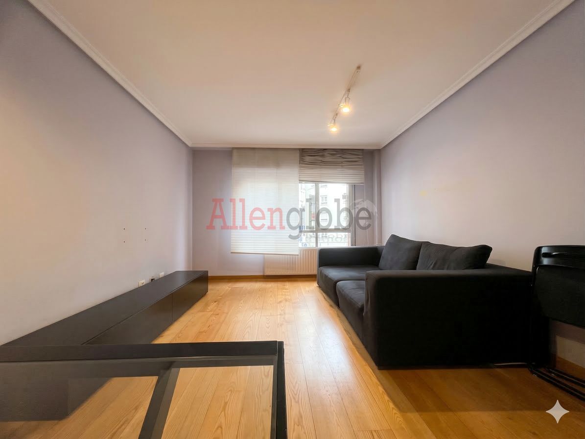 Sala de estar de Piso en venta en Oviedo  con Calefacción
