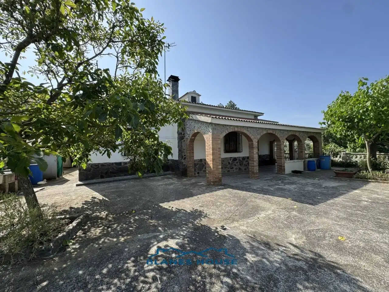 Vista exterior de Casa o xalet en venda en Riudarenes amb Jardí privat i Terrassa