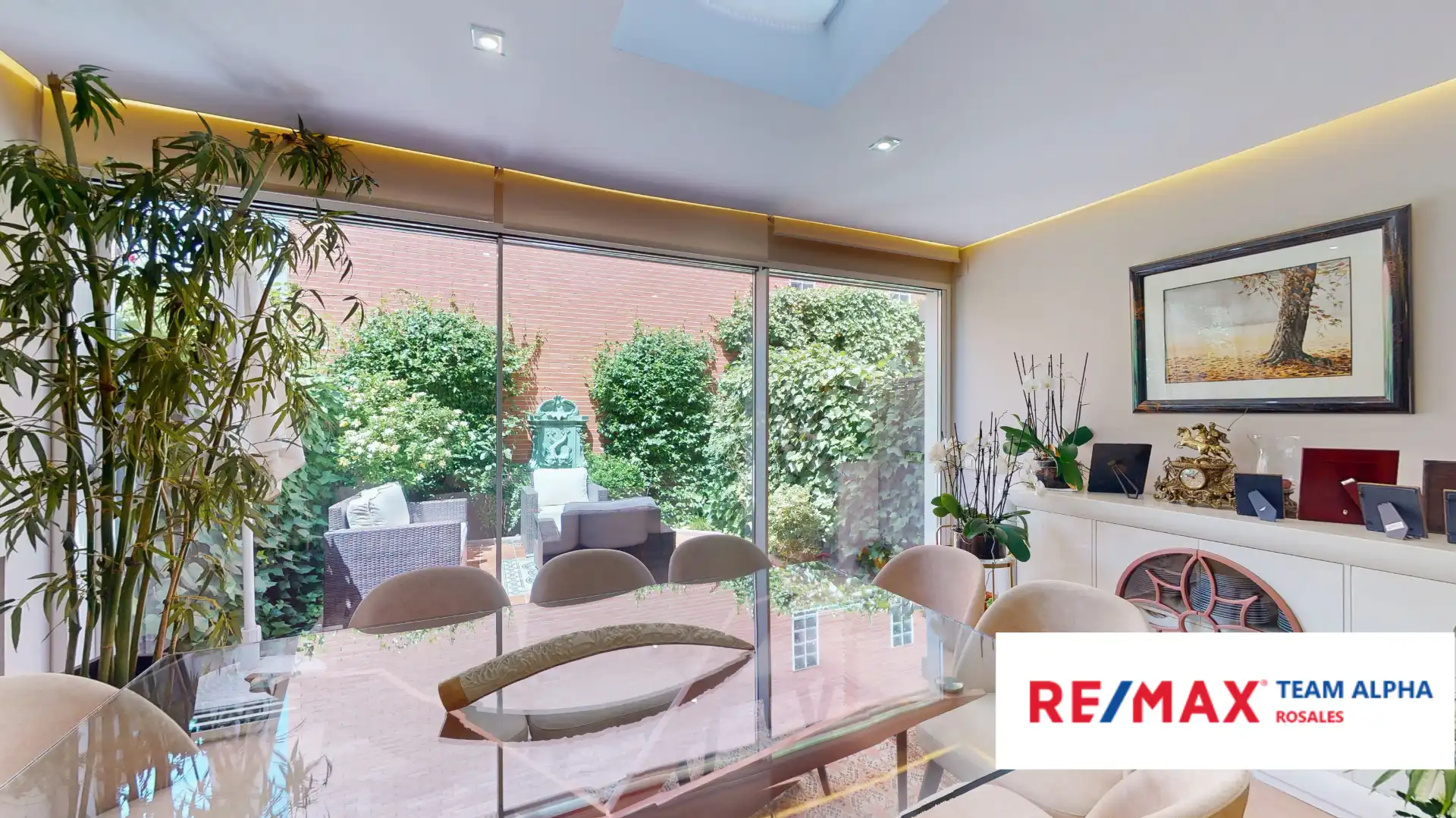 Menjador de Casa o xalet en venda en Madrid amb Aire condicionat, Calefacció i Jardí privat