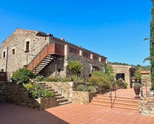Vista exterior de Finca rústica en venda en Peralada amb Aire condicionat, Calefacció i Jardí privat