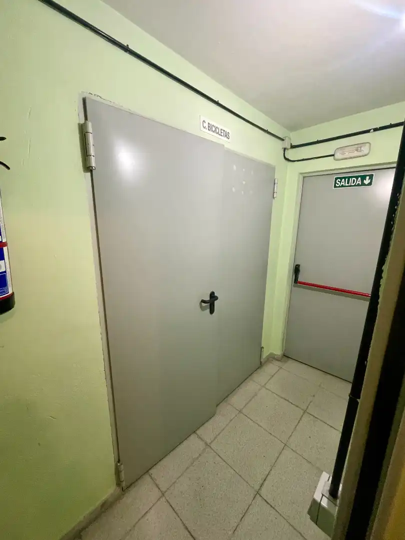 Piso en venta en Madrid con Calefacción, Terraza y Trastero