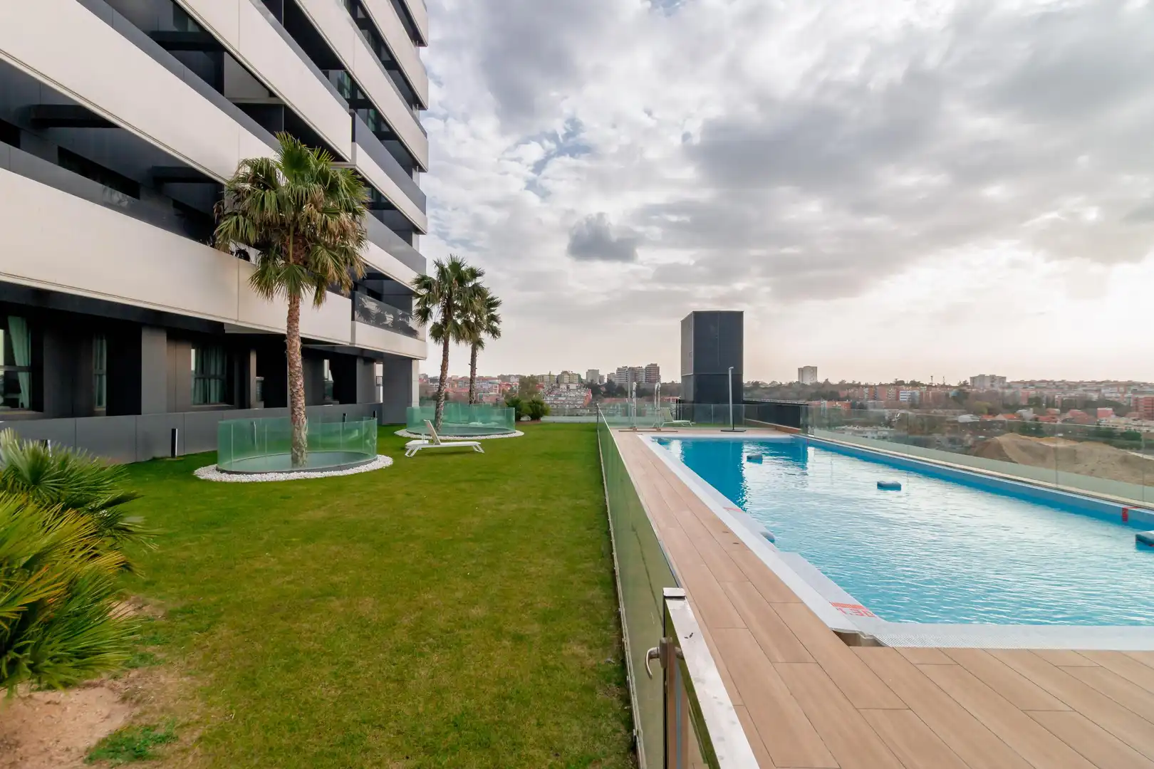Piscina de Apartamento en venta en Madrid con Calefacción, Jardín privado y Piscina comunitaria