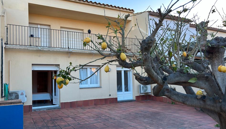 Foto 1 de Casa adosada en venda a Carrer Provença, Sant Pere Pescador, Girona