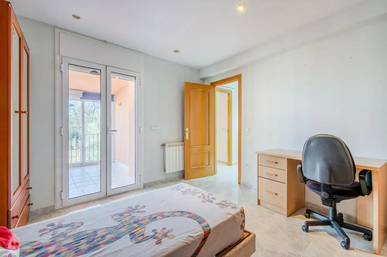 Habitación de Casa adosada en venta en Celrà