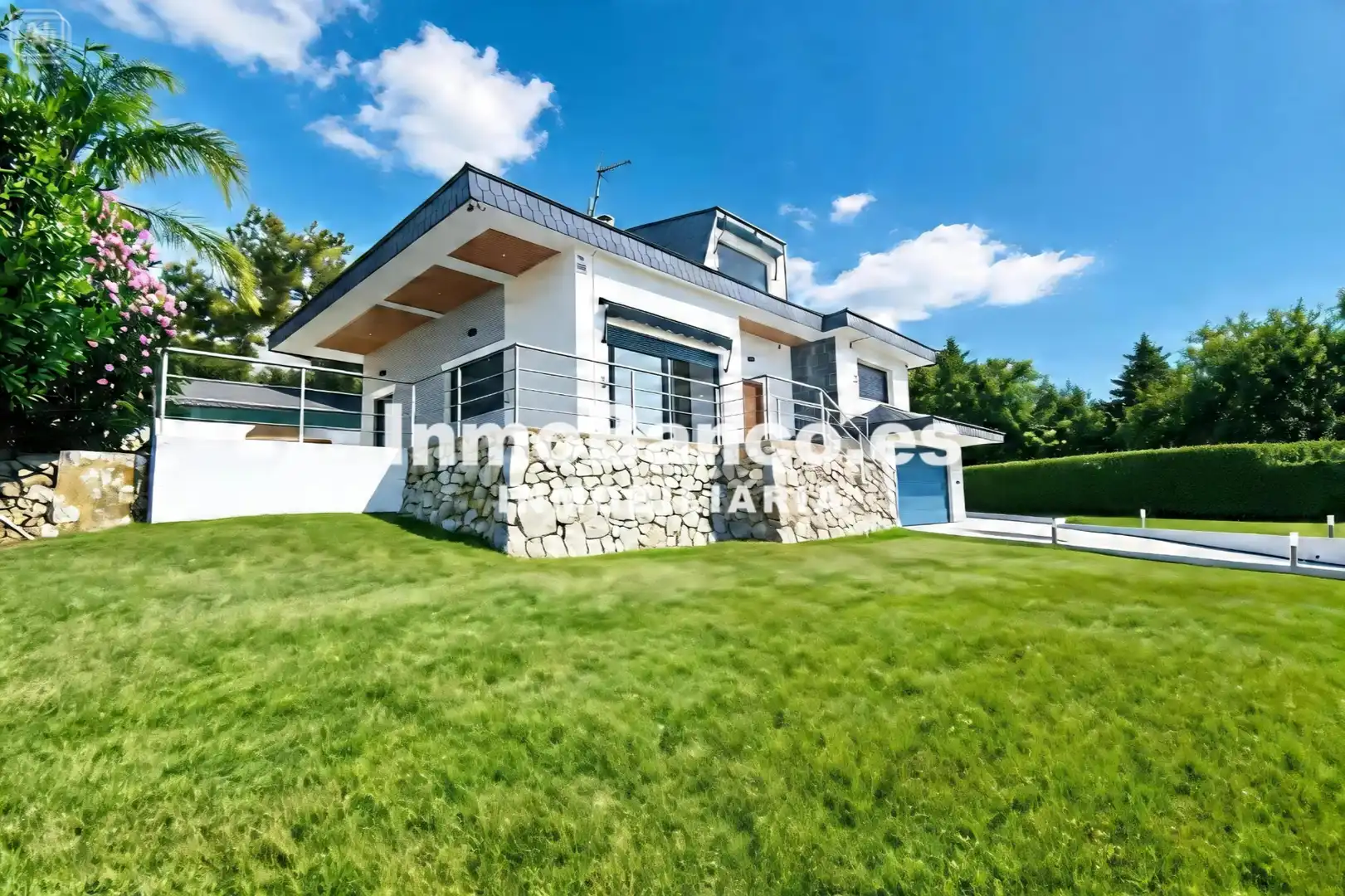 Vista exterior de Casa o chalet en venta en Chiva con Jardín privado, Terraza y Piscina