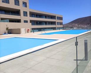 Piscina de Apartament de lloguer en Granadilla de Abona amb Terrassa, Balcó i Piscina comunitària