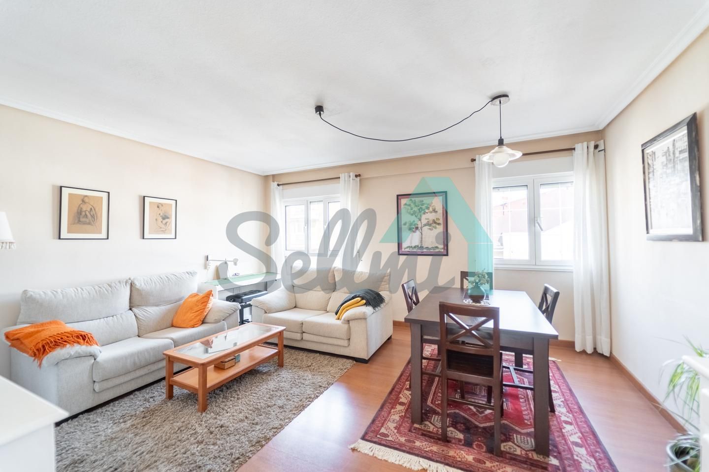 Vista exterior de Piso de alquiler en Oviedo  con Calefacción y Amueblado