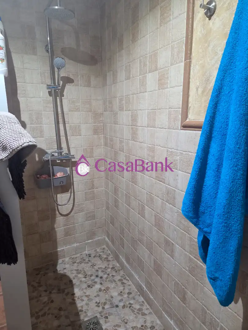 Bany de Casa o xalet en venda en Córdoba amb Aire condicionat, Jardí privat i Terrassa