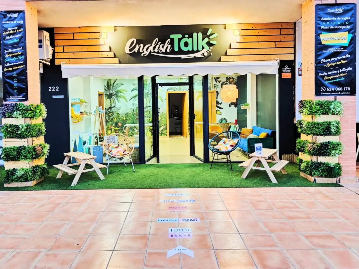 Local comercial en traspaso en Avenida Reino de España 222