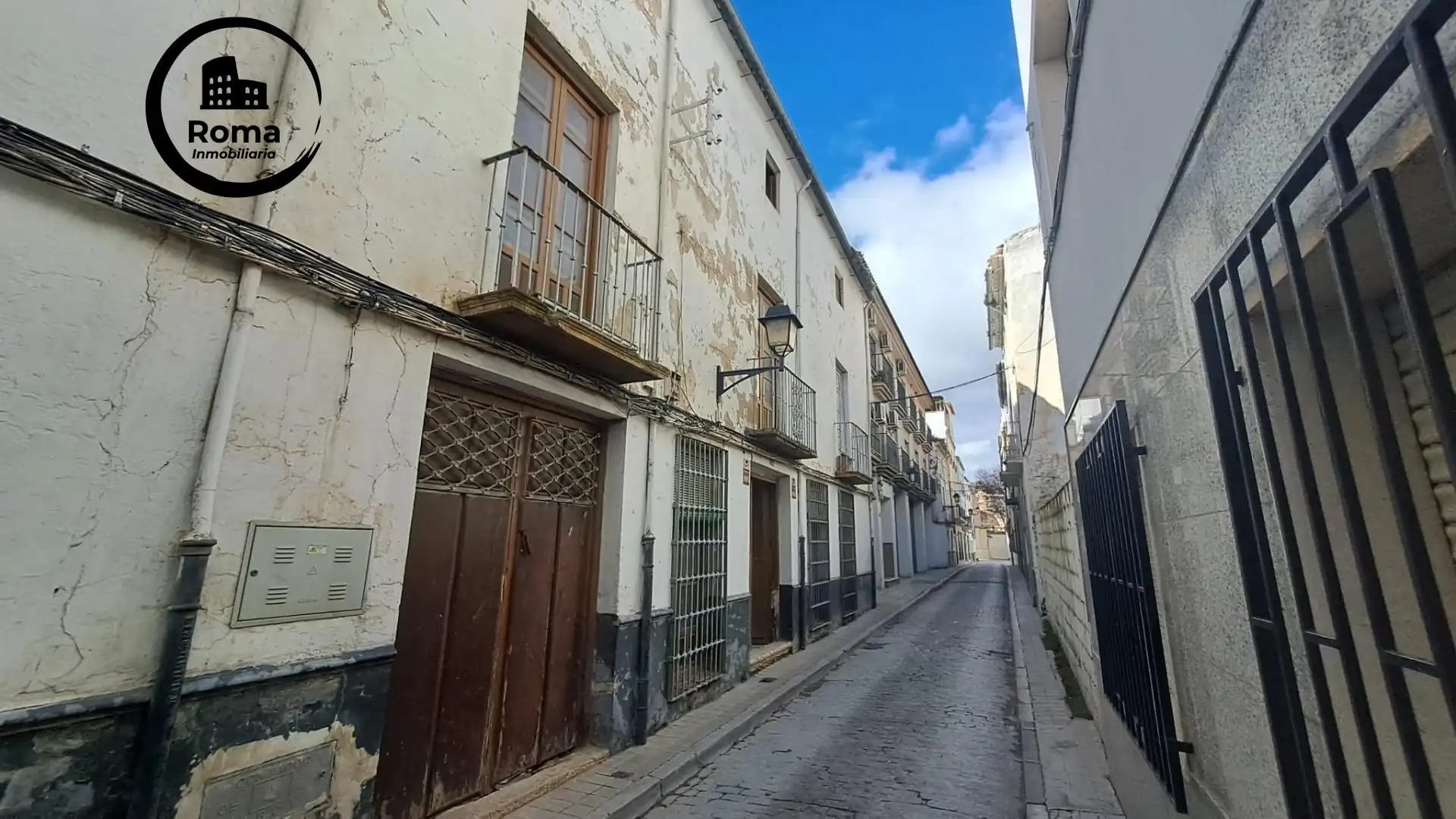 Vista exterior de Casa adosada en venda en Loja amb Terrassa