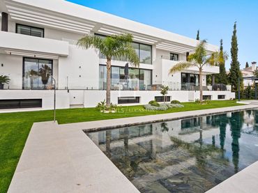 Detached house with balcony for sale in El Paraíso