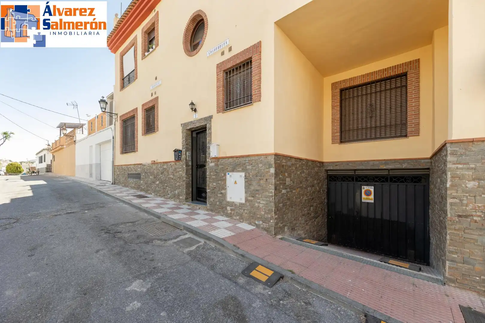 Vista exterior de Apartament en venda en La Zubia amb Aire condicionat i Moblat
