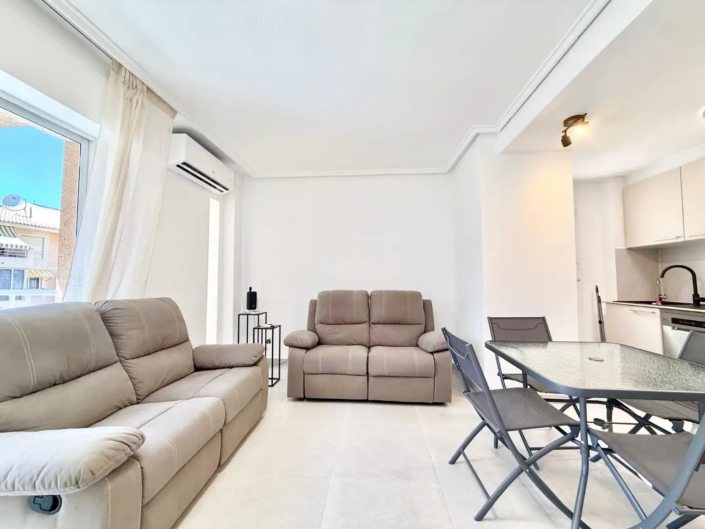 Wohnzimmer von Wohnungen zur Miete in Torrevieja mit Klimaanlage, Heizung und Terrasse