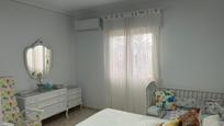 Dormitori de Casa o xalet en venda en Los Palacios y Villafranca amb Aire condicionat i Balcó