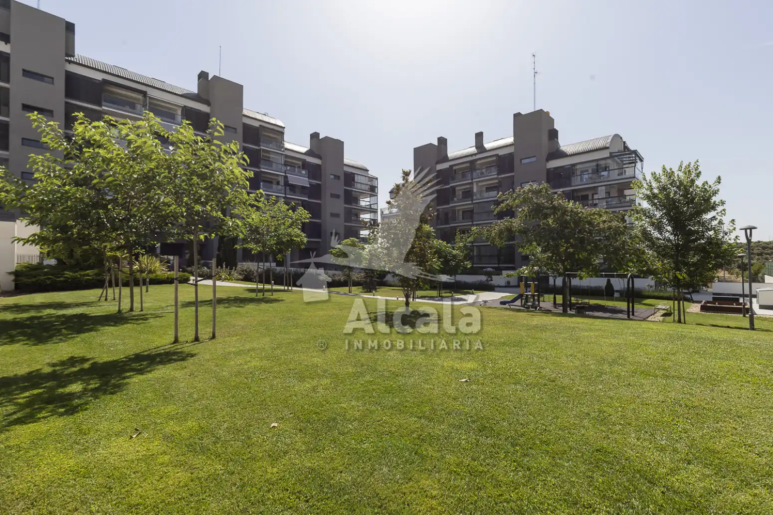Vista exterior de Àtic en venda en Rivas-Vaciamadrid amb Aire condicionat, Calefacció i Jardí privat