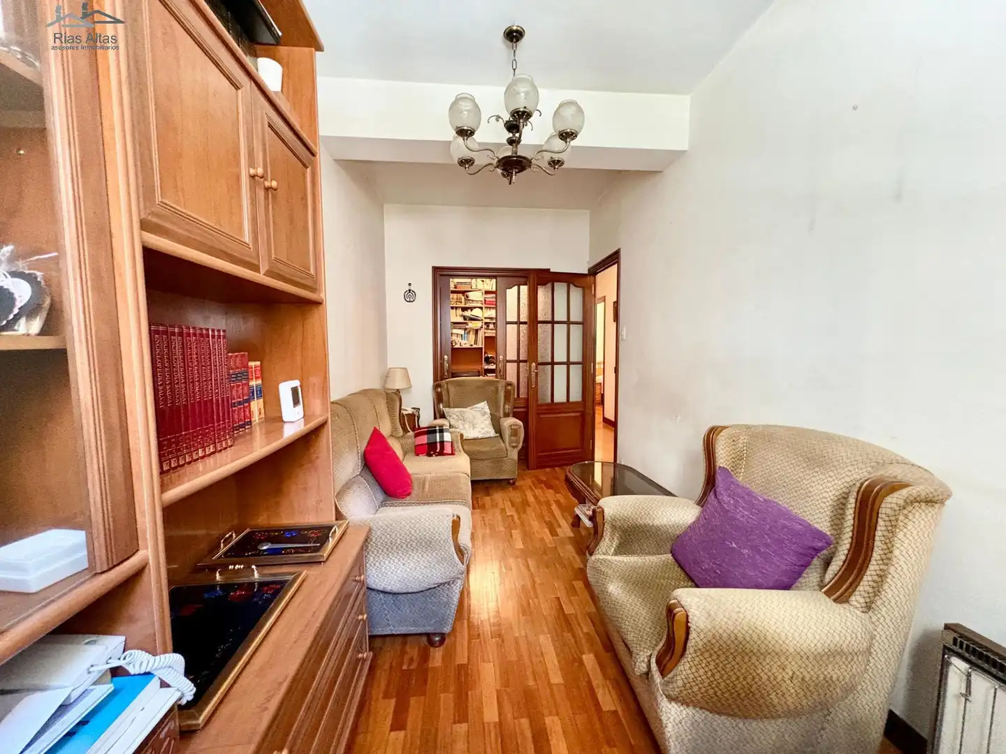 Sala d'estar de Pis en venda en A Coruña Capital  amb Parquet