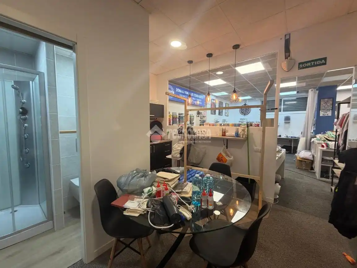 Business premises for sale in Sant Vicenç Dels Horts, imagen 2
