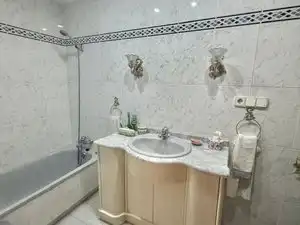 Baño de Piso en venta en Valencia con Aire acondicionado, Calefacción y Amueblado