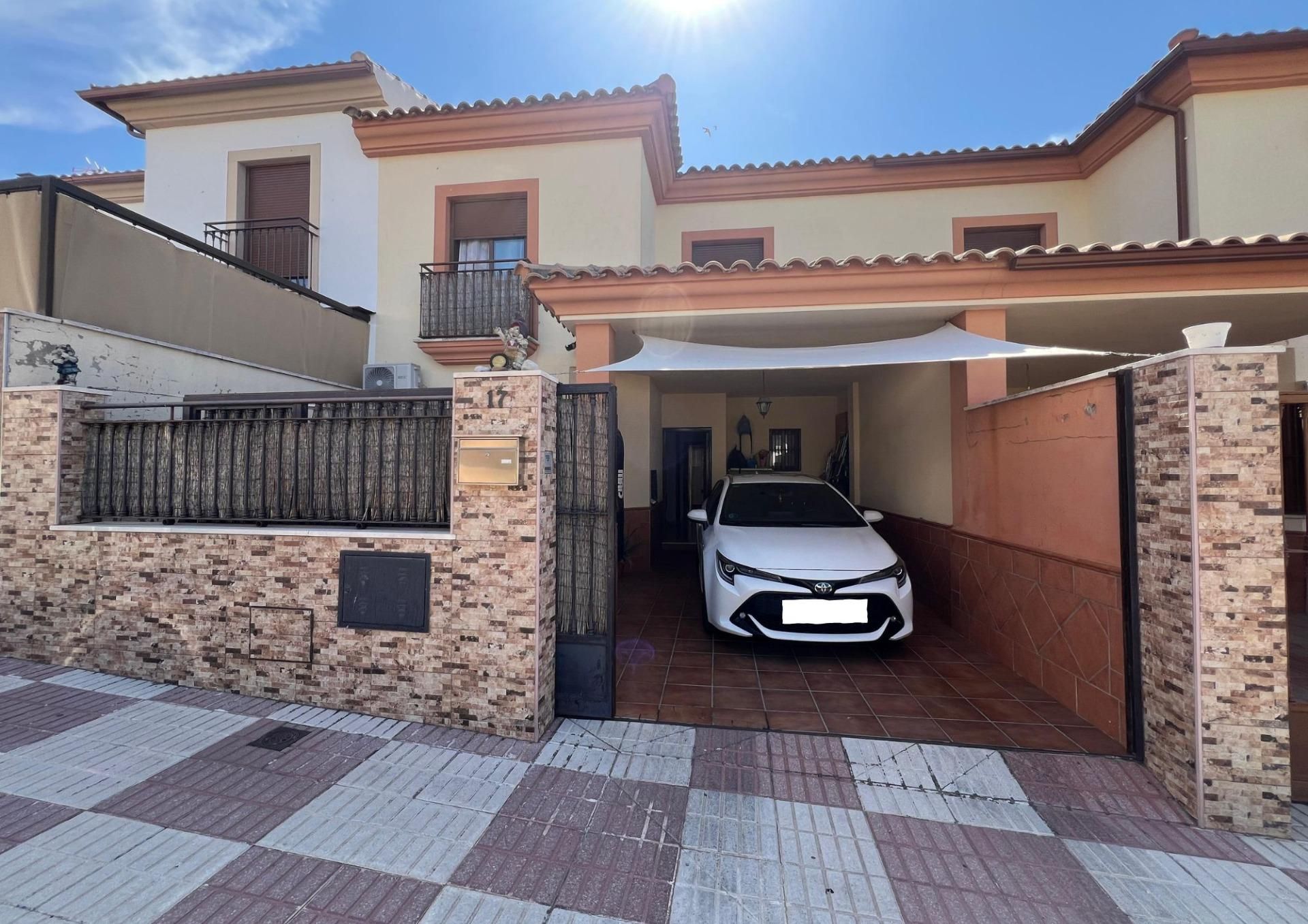 Exterior view of House or chalet for sale in La Victoria  with Air Conditioner, Heating and Terrace