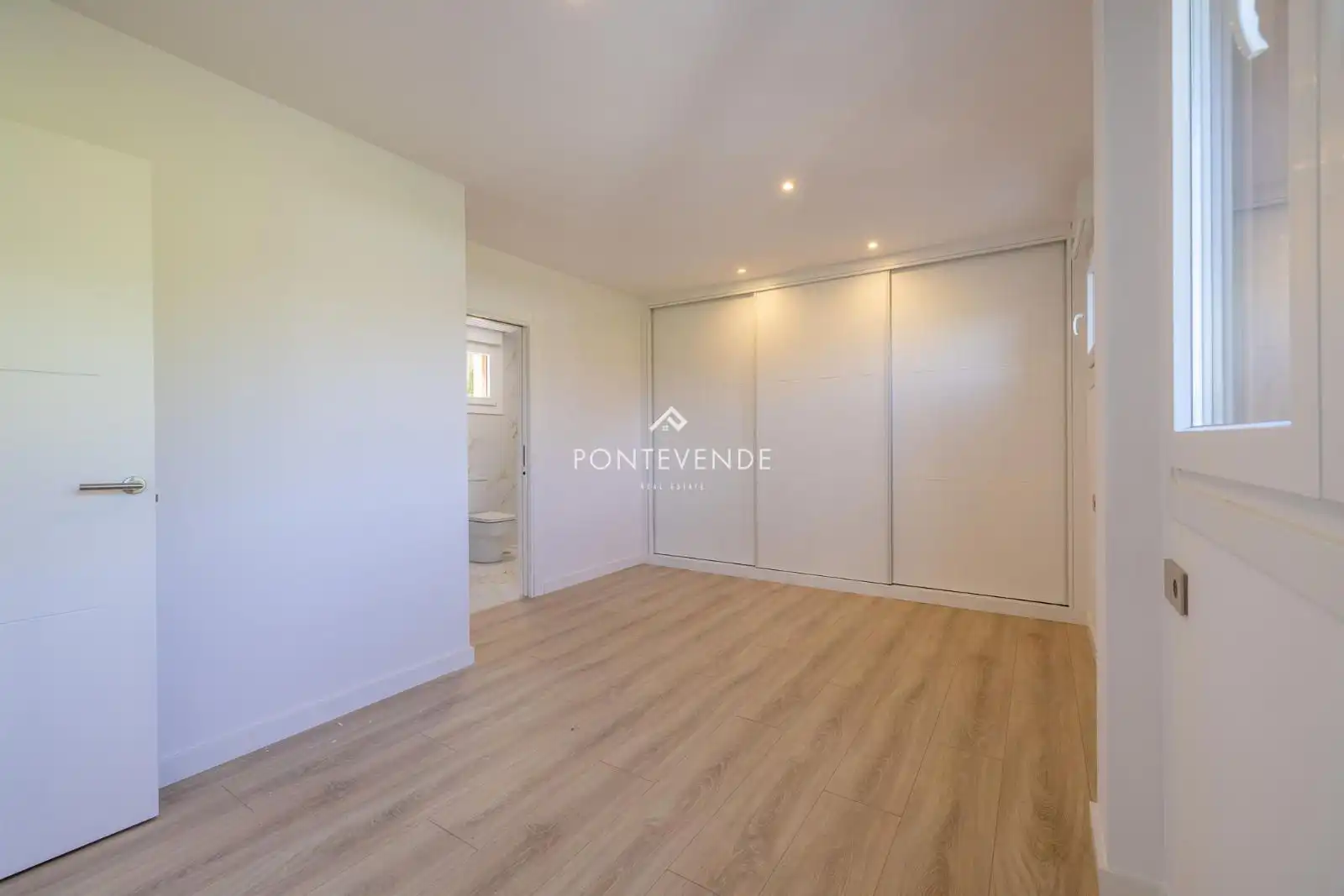 Bedroom of Houses for sale in Sanxenxo  with Private garden, Parquet flooring and Terrace