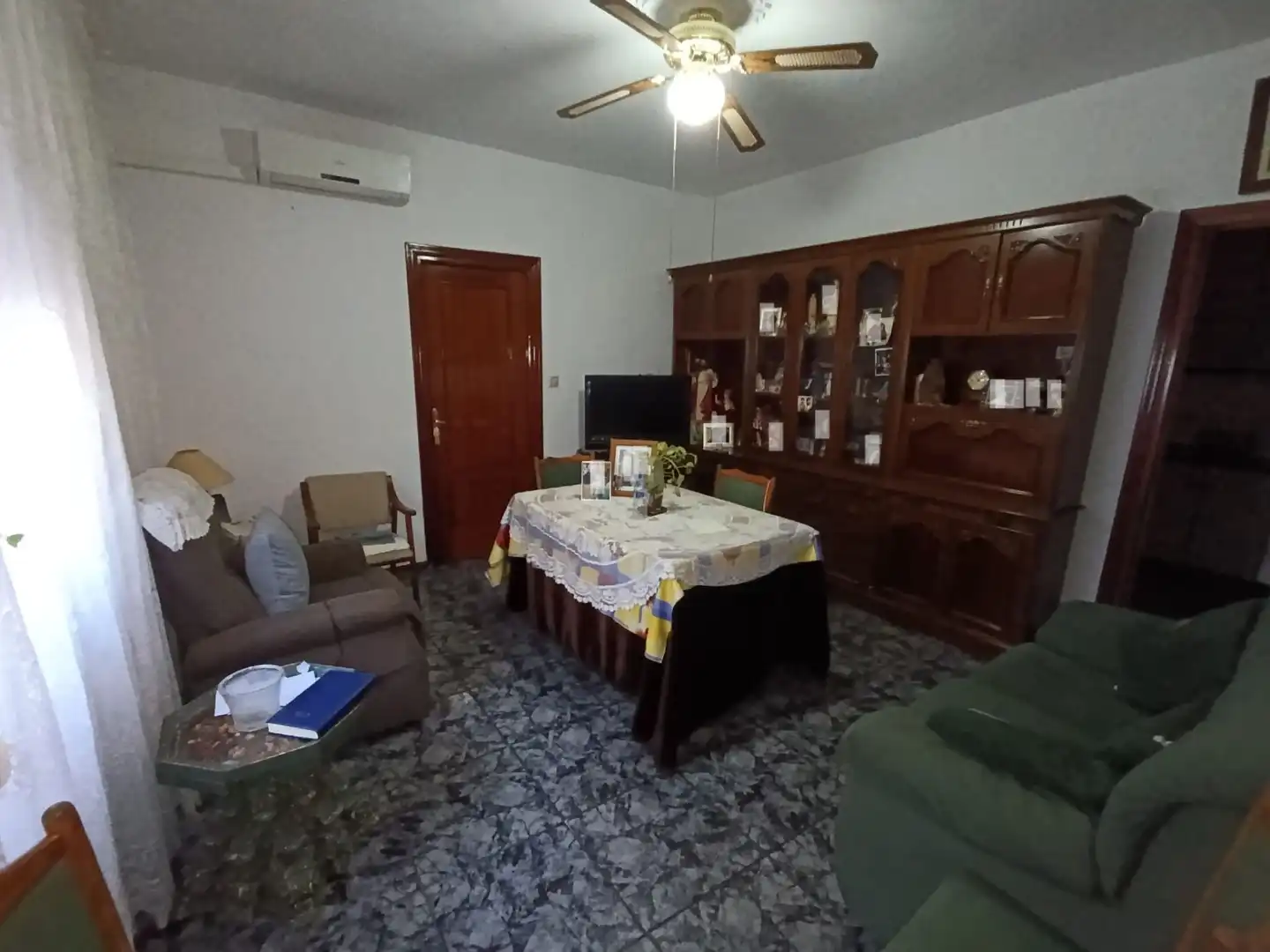 Sala d'estar de Casa o xalet en venda en Linares amb Aire condicionat, Calefacció i Terrassa