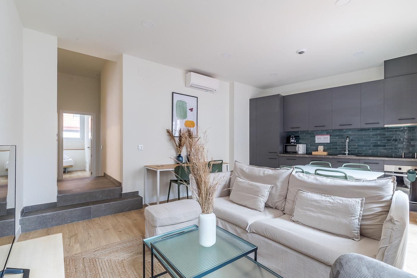 Sala d'estar de Apartament de lloguer en  Madrid Capital amb Aire condicionat, Calefacció i Terrassa
