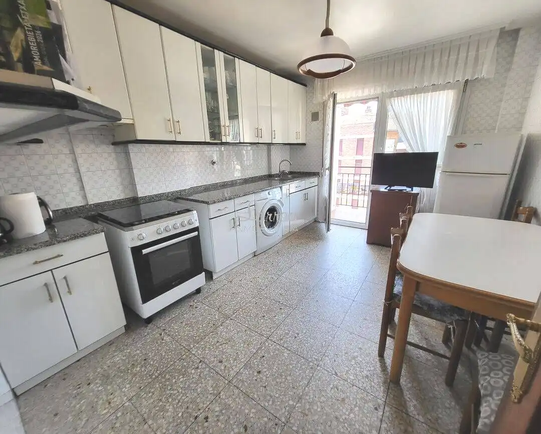 Cuina de Pis en venda en Amorebieta-Etxano amb Calefacció, Traster i Balcó